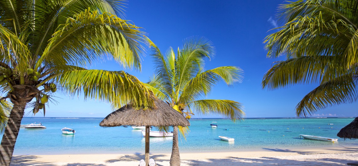 liegestühle-am-sandstrand-mauritius