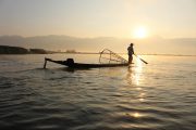 einbeinruderer-inle-lake-myanmar