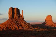 monument-valley-usa-sunset