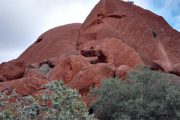 Australien, Outback, Uluru, Ayers Rock, Bäume, Geröll, Felsbrocken